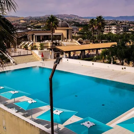 Hotel Grand President 4*