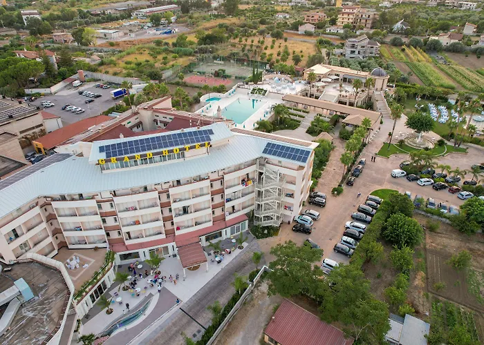 Grand President Hotel 4*