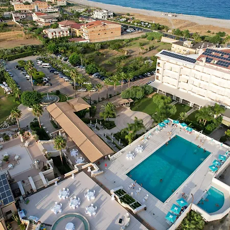 Grand President Hotel 4*