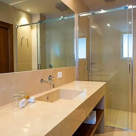 Grand President Hotel 4*