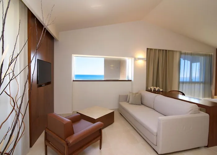 Grand President Hotel 4*